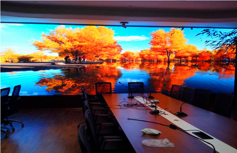 小間距LED顯示屏在會議室有什么神通？