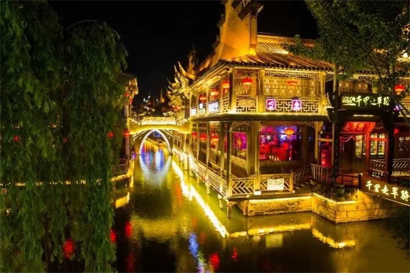 LED燈光亮化設(shè)計需要遵循的原則